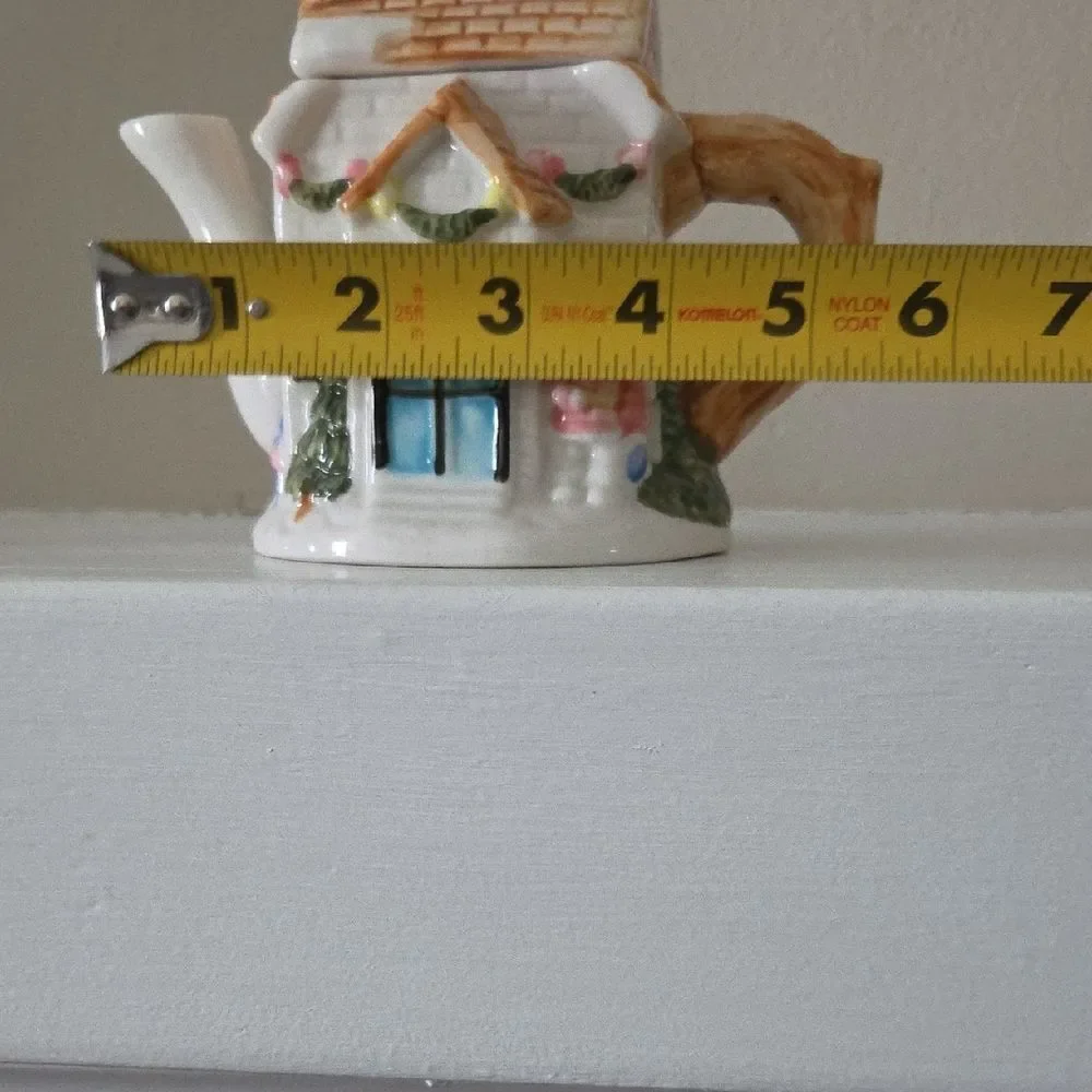 Charming Cottage Teapot
